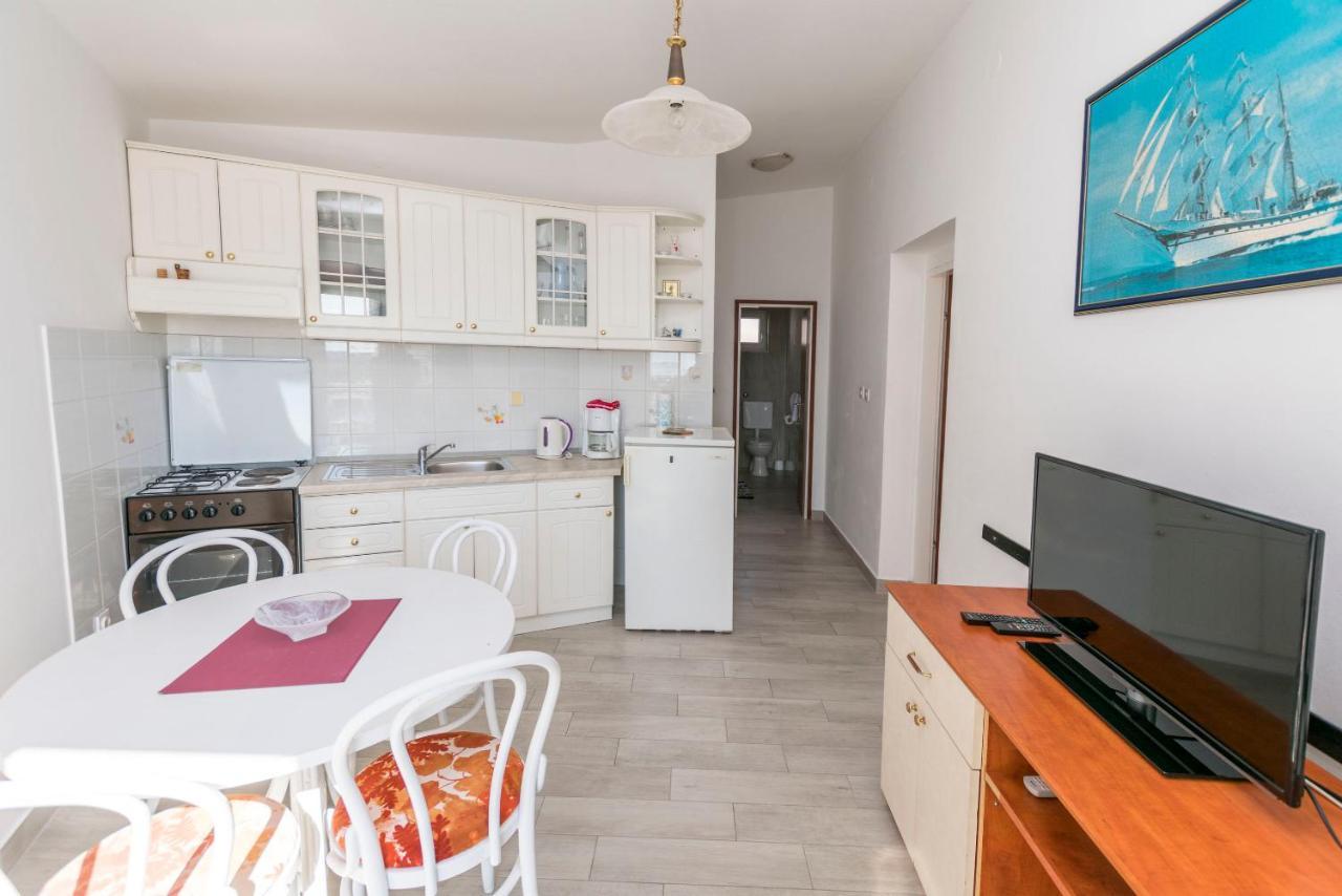 Apartment Nensi Primošten Buitenkant foto